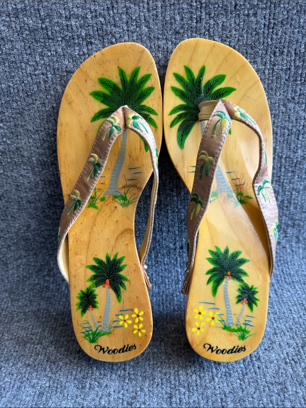 Vintage Woodies Sandals with Green Palm Print Size 6 New!